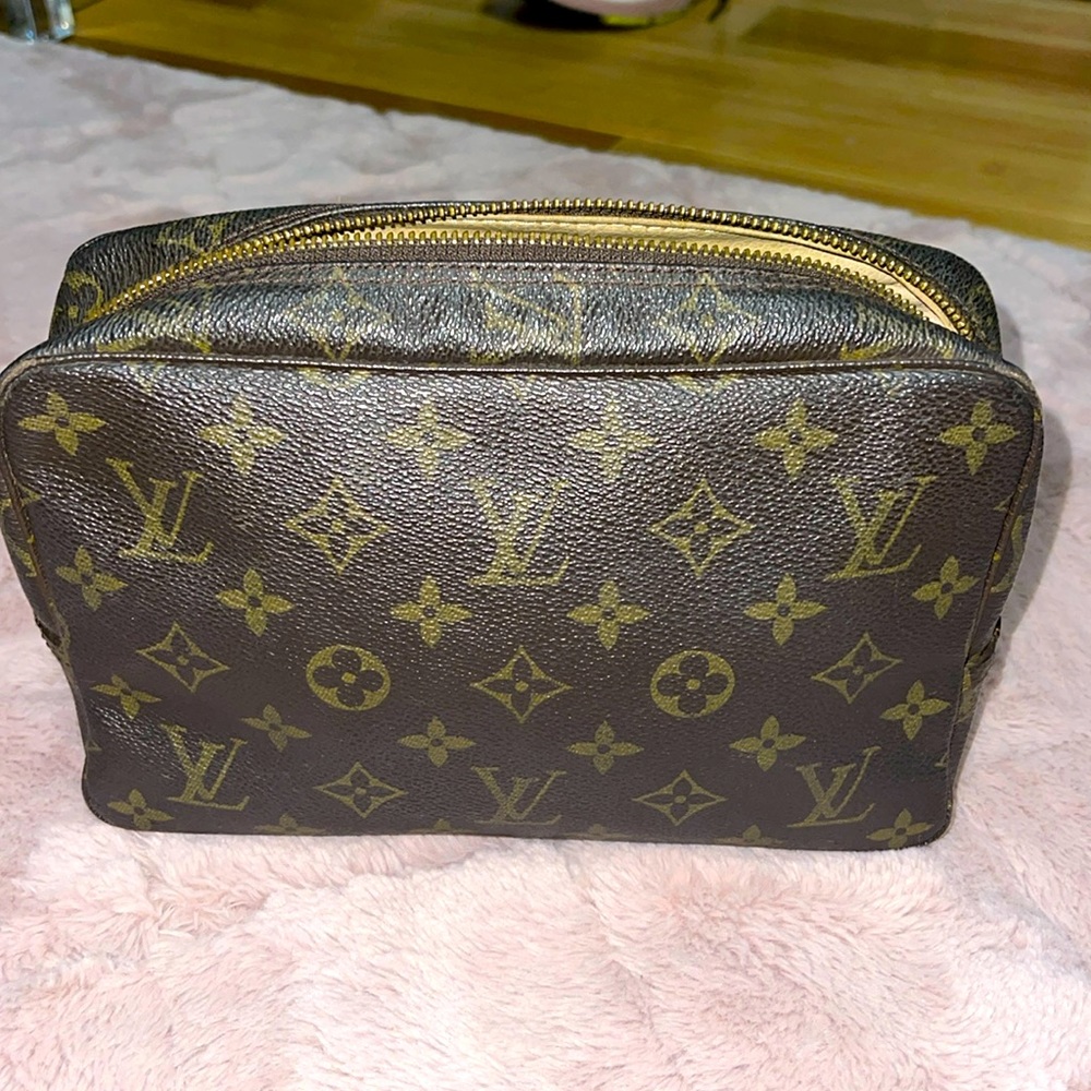 Louis Vuitton Monogram Trousse Toilette 23 pouch